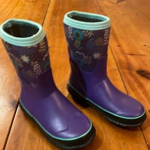 NWOT BOGS Kids Winter Purple Boots, Size 4